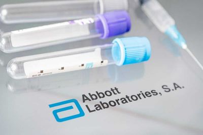 Abbott Laboratories Stock Is Getting Decimated, But the Smart Money Senses Opportunity